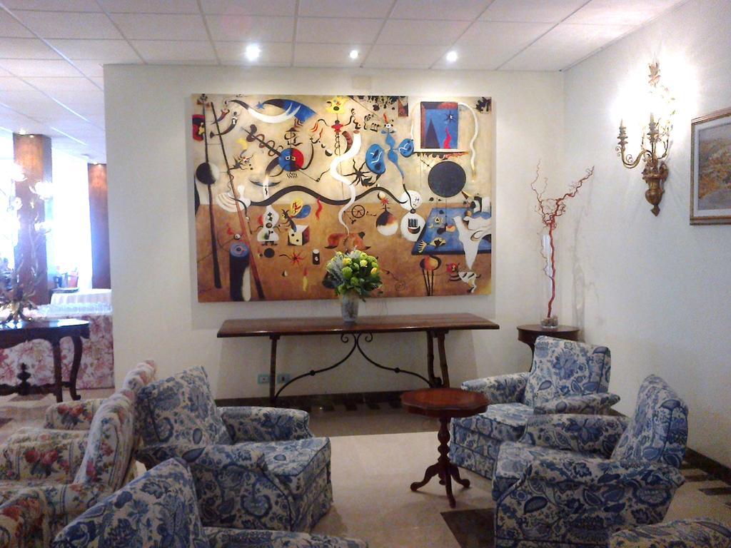 Hotel Broglia Сірміоне Екстер'єр фото