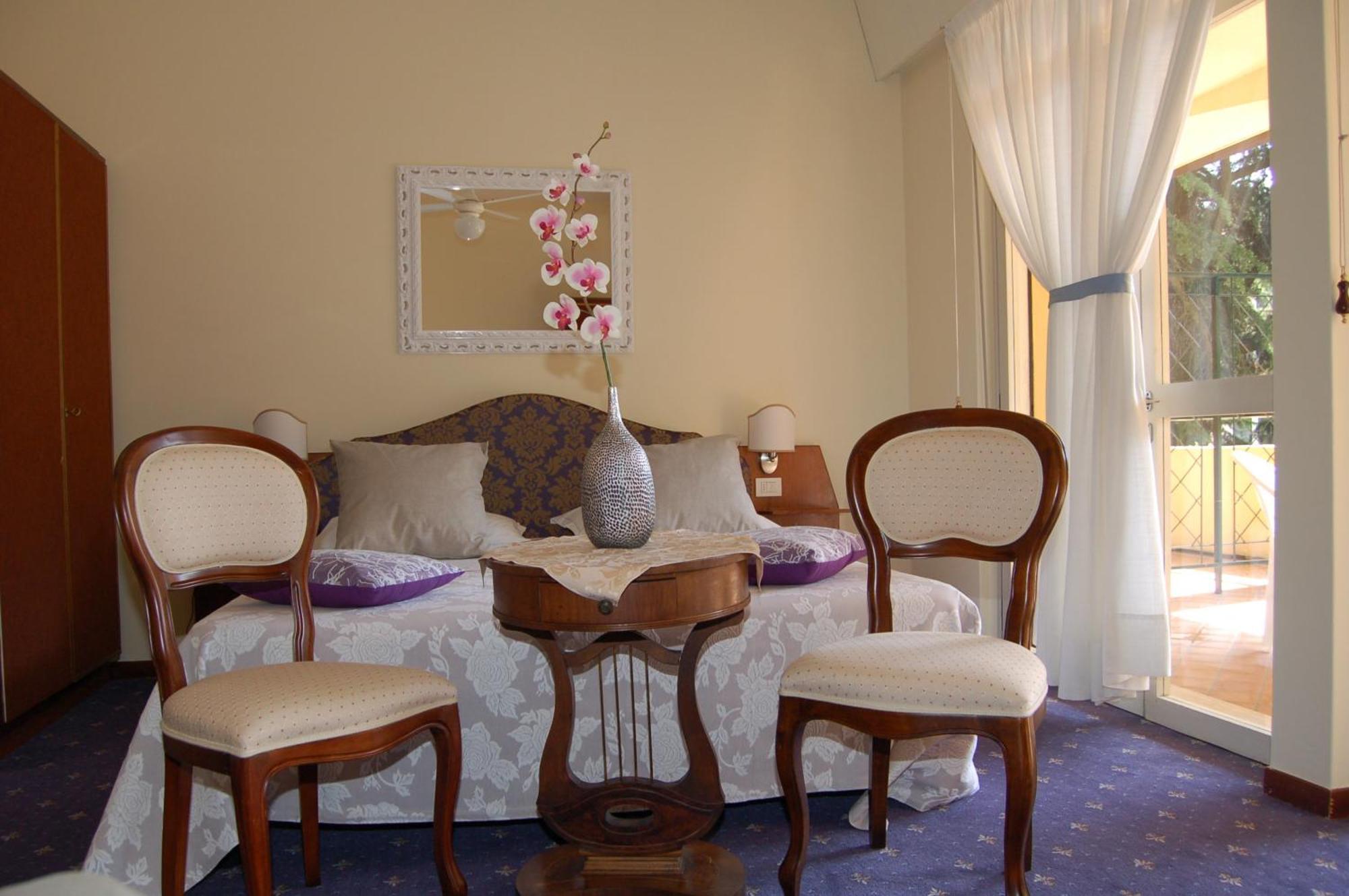 Hotel Broglia Сірміоне Екстер'єр фото
