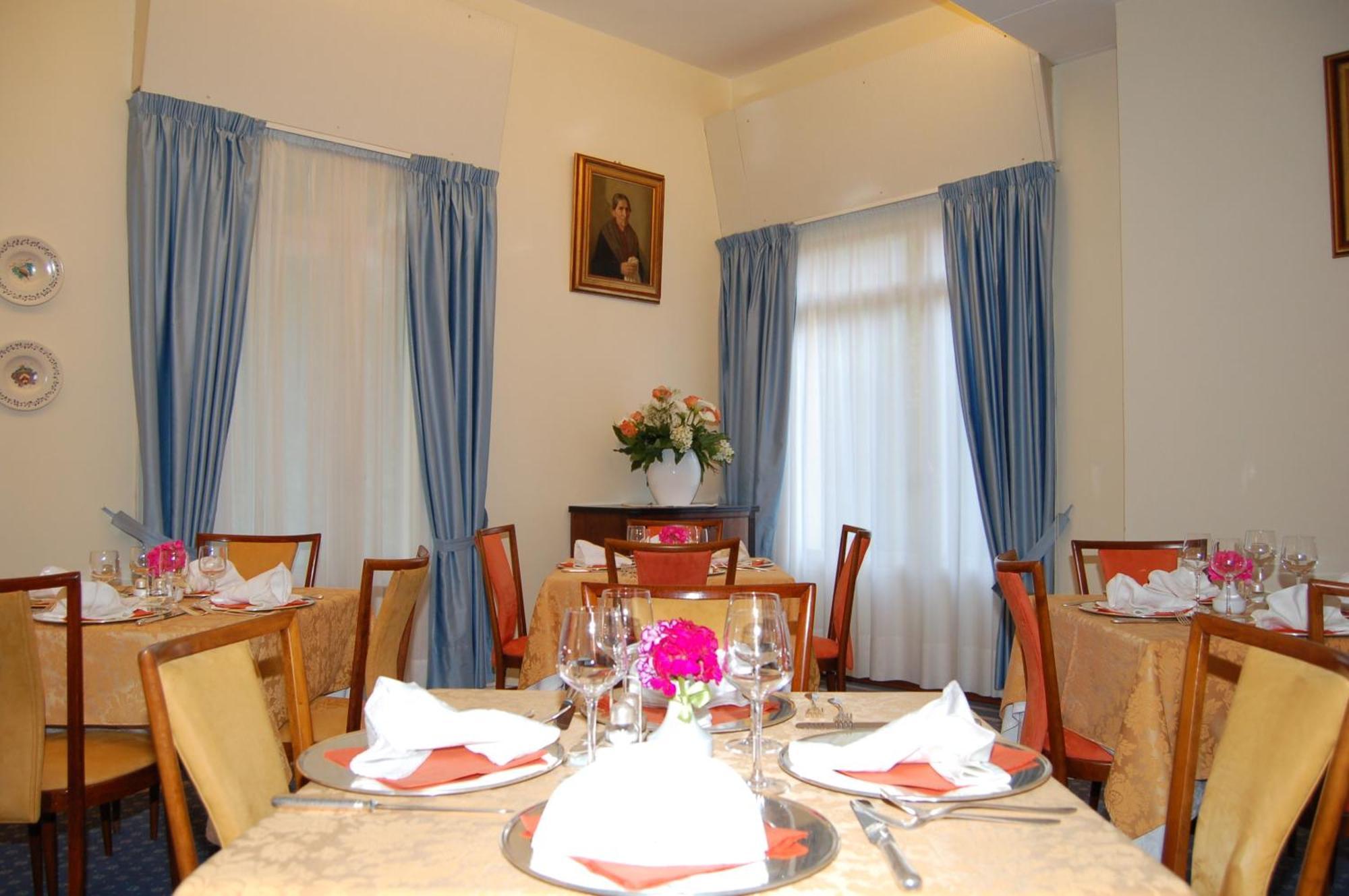 Hotel Broglia Сірміоне Екстер'єр фото