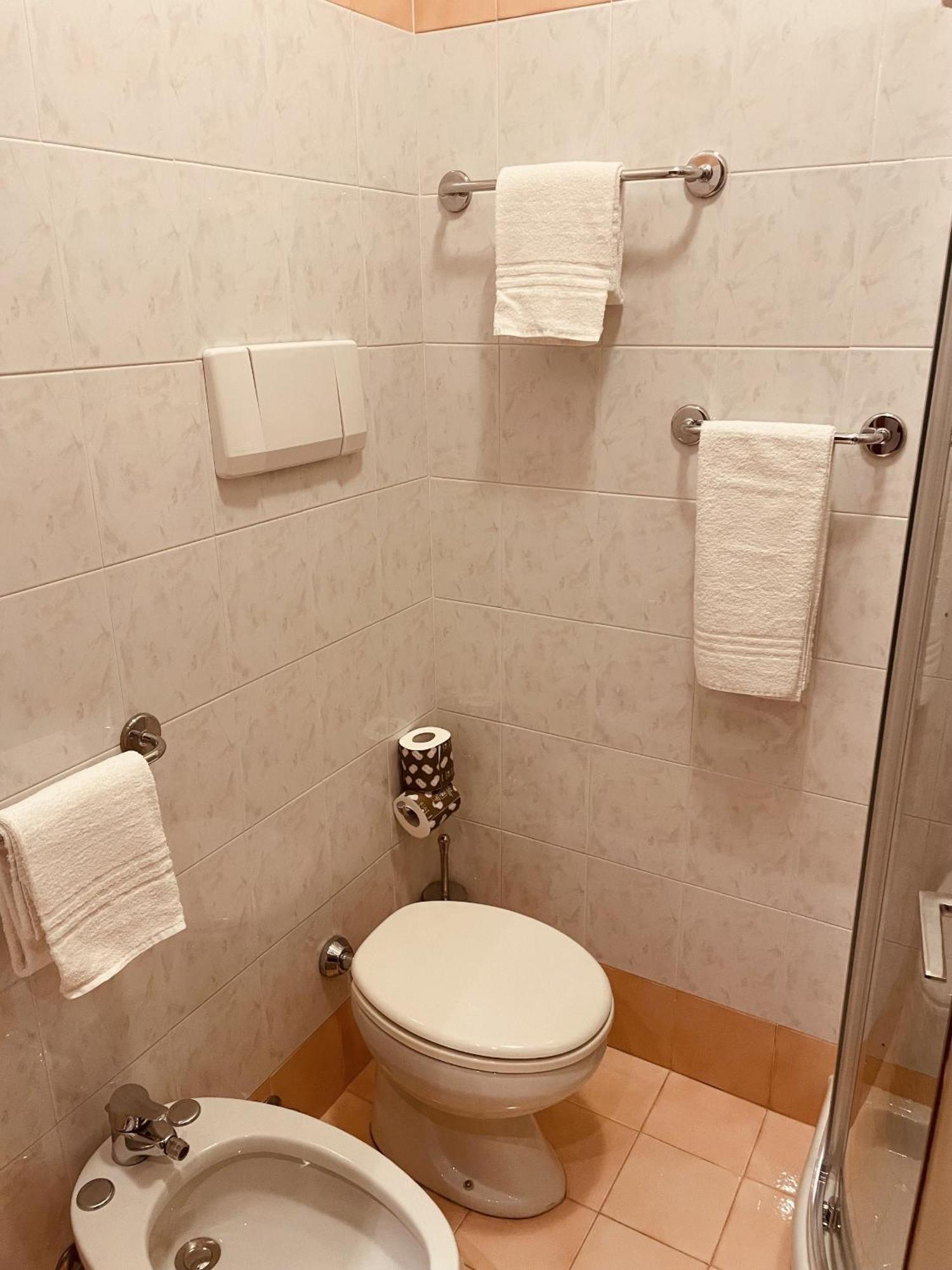 Hotel Broglia Сірміоне Екстер'єр фото