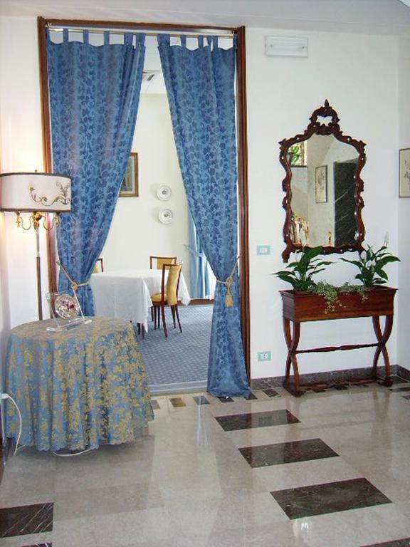 Hotel Broglia Сірміоне Екстер'єр фото