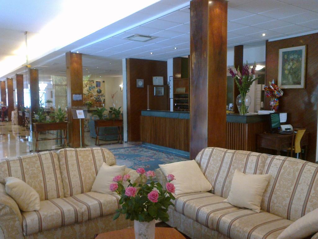 Hotel Broglia Сірміоне Екстер'єр фото