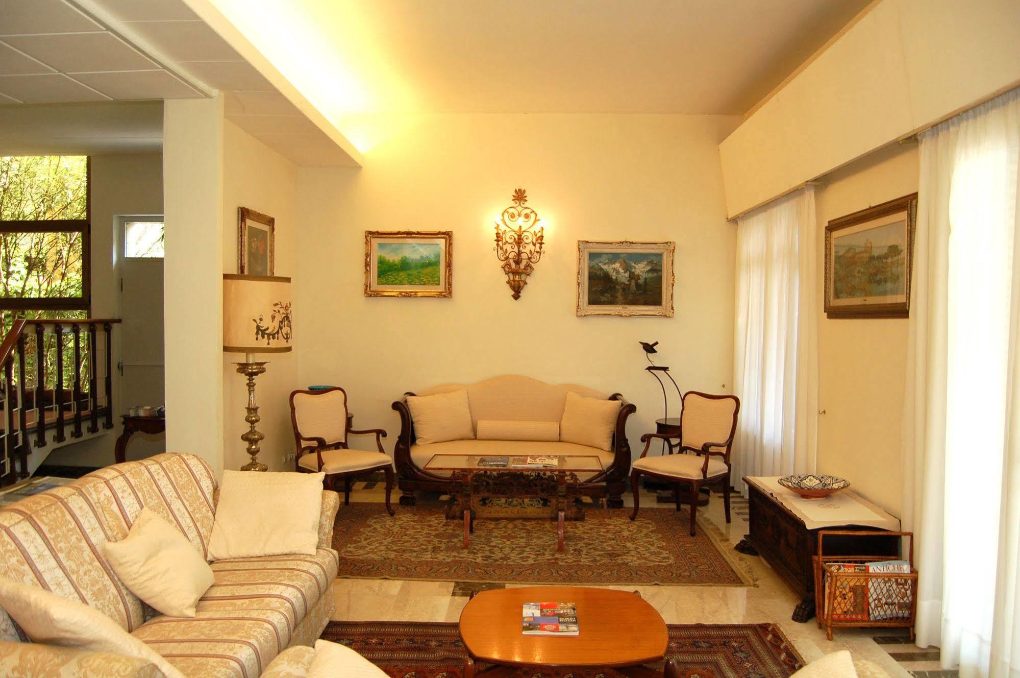 Hotel Broglia Сірміоне Екстер'єр фото