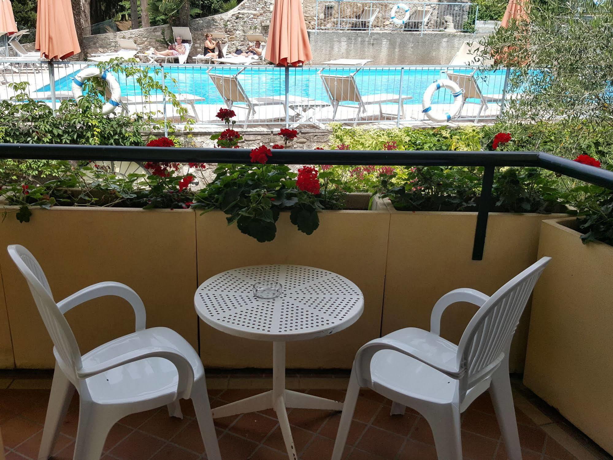 Hotel Broglia Сірміоне Екстер'єр фото