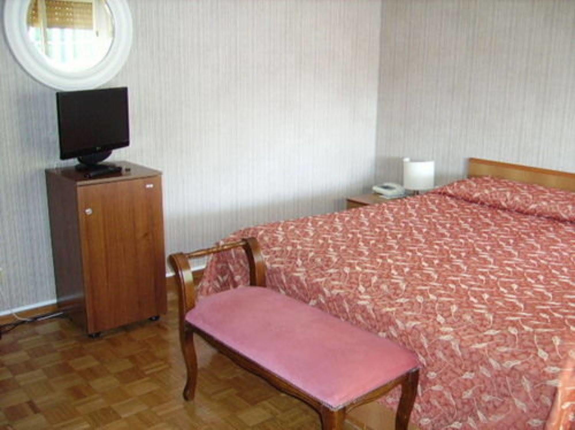 Hotel Broglia Сірміоне Екстер'єр фото